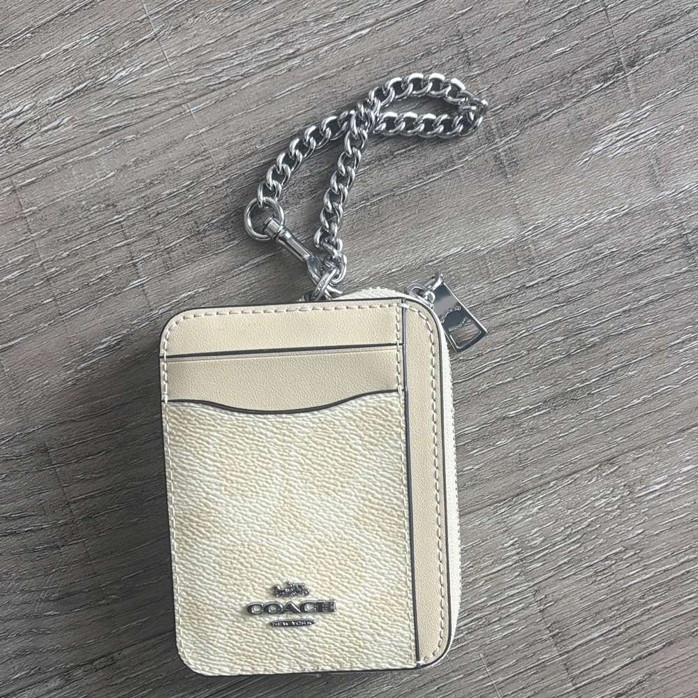 Coach ID zip case